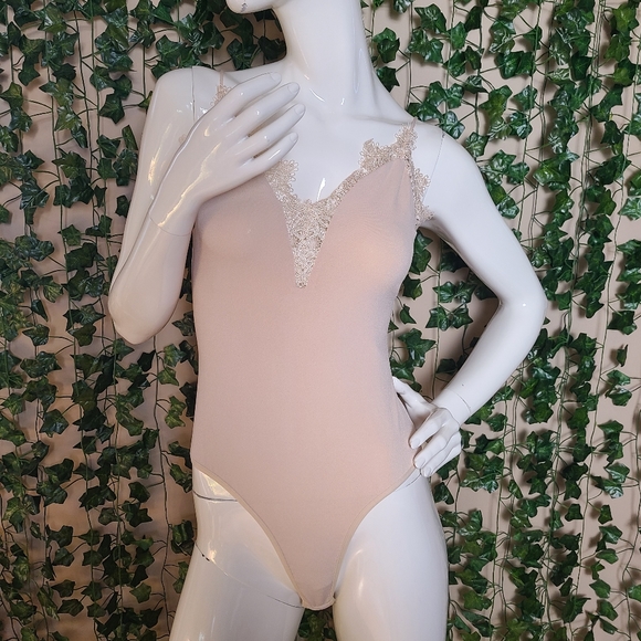 Guess By Marciano Women's Bodycon Lace Beige Flirty Feminine Bodysuit - Picture 1 of 11